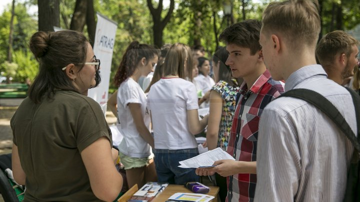 Admiterea la universităţile din România. Câte locuri au pus la dispoziţia studenţilor moldoveni instituţiile de peste Prut (FOTOREPORT)