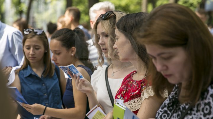 Admiterea la universităţile din România. Câte locuri au pus la dispoziţia studenţilor moldoveni instituţiile de peste Prut (FOTOREPORT)