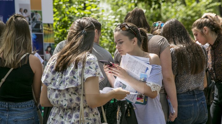 Admiterea la universităţile din România. Câte locuri au pus la dispoziţia studenţilor moldoveni instituţiile de peste Prut (FOTOREPORT)