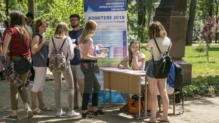 Admiterea la universităţile din România. Câte locuri au pus la dispoziţia studenţilor moldoveni instituţiile de peste Prut (FOTOREPORT)