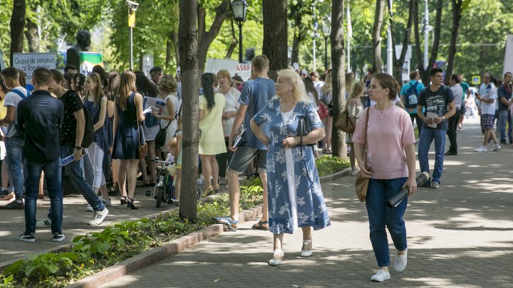 Admiterea la universităţile din România. Câte locuri au pus la dispoziţia studenţilor moldoveni instituţiile de peste Prut (FOTOREPORT)