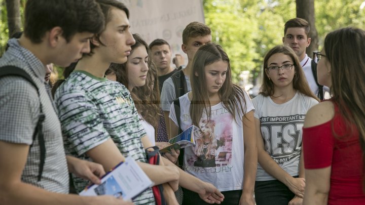 Admiterea la universităţile din România. Câte locuri au pus la dispoziţia studenţilor moldoveni instituţiile de peste Prut (FOTOREPORT)