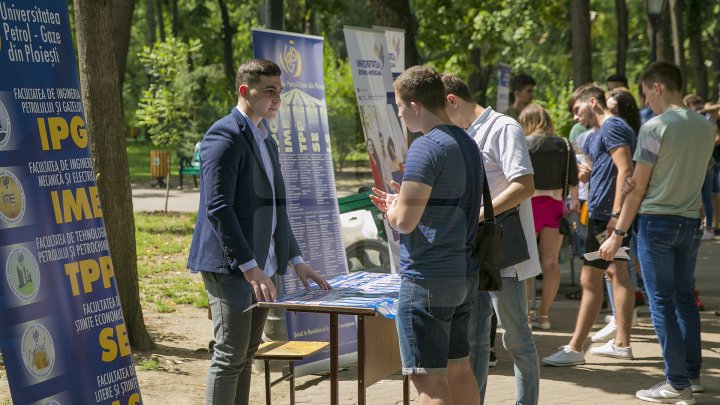 Admiterea la universităţile din România. Câte locuri au pus la dispoziţia studenţilor moldoveni instituţiile de peste Prut (FOTOREPORT)