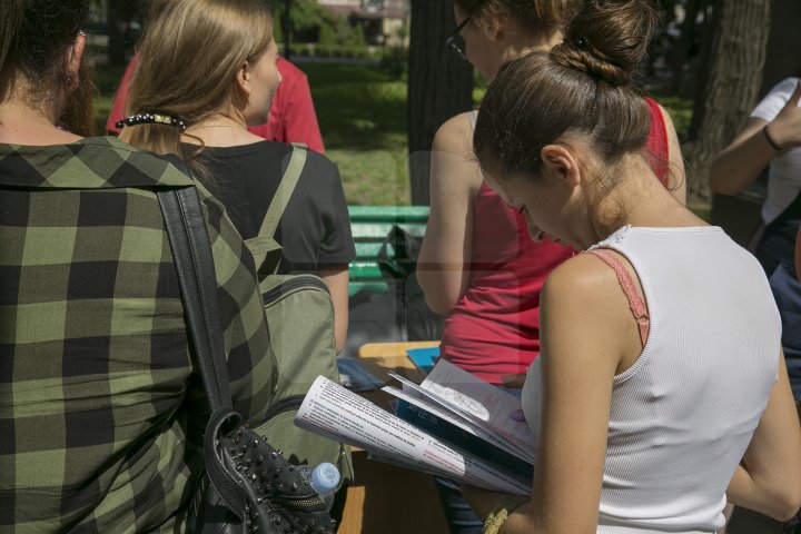 Admiterea la universităţile din România. Câte locuri au pus la dispoziţia studenţilor moldoveni instituţiile de peste Prut (FOTOREPORT)