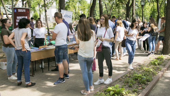 Admiterea la universităţile din România. Câte locuri au pus la dispoziţia studenţilor moldoveni instituţiile de peste Prut (FOTOREPORT)