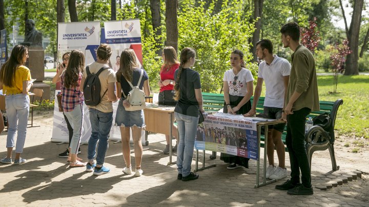 Admiterea la universităţile din România. Câte locuri au pus la dispoziţia studenţilor moldoveni instituţiile de peste Prut (FOTOREPORT)