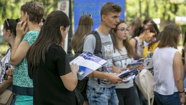 Admiterea la universităţile din România. Câte locuri au pus la dispoziţia studenţilor moldoveni instituţiile de peste Prut (FOTOREPORT)