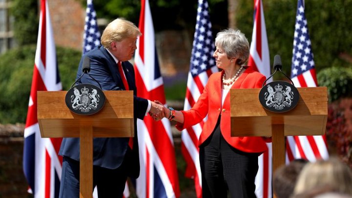 Donald Trump se dezice de afirmațiile critice la adresa premierului britanic Theresa May