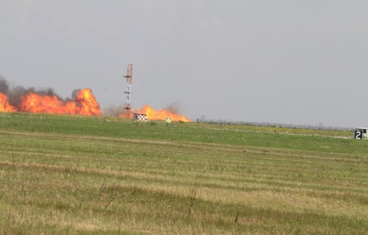 Un MiG-21 Lancer s-a prăbuşit în timpul unui show aviatic la Baza Aeriană Borcea. Pilotul nu a putut fi salvat (GALERIE FOTO)