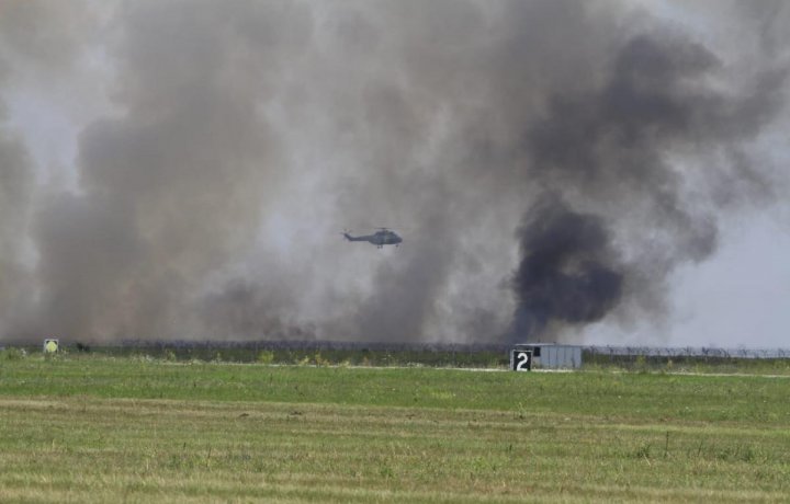 Un MiG-21 Lancer s-a prăbuşit în timpul unui show aviatic la Baza Aeriană Borcea. Pilotul nu a putut fi salvat (GALERIE FOTO)