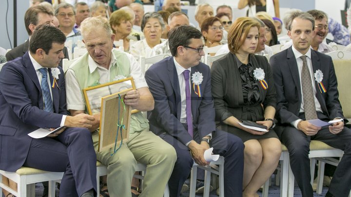 DOLIU ÎN ÎNTREAGA ŢARĂ! Astăzi se împlinesc 69 de ani de la cel de-al doilea val de deportări din Basarabia (FOTOREPORT)