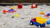 Doar la Bălţi: Pe terenurile de joacă a fost turnat material antiderapant în loc de nisip curat