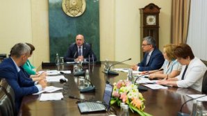 Premierul Pavel Filip cere tragerea la răspundere a persoanelor care au acordat neîntemeiat grade de dizabilitate