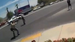 Imagini  de groază în Las Vegas. Un individ care a înjunghiat două femei, împuşcat de poliţişti în plină stradă