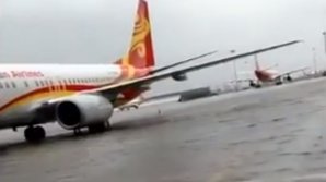 O ploaie puternică a făcut prăpăd pe un aeroport din China. Pistele s-au transformat în adevărate lacuri