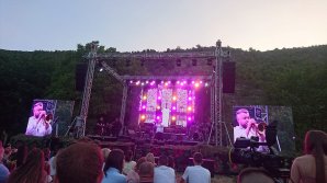 SEARĂ MAGICĂ la Orheiul Vechi. Sute de oameni s-au delectat cu muzică live, la festivalul Dor Călător