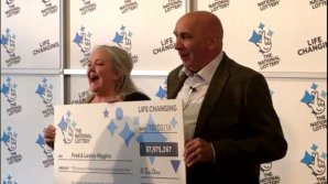 NOROC la BĂTRÂNEŢE. Un cuplu de scoţieni a câştigat marele premiu la loterie, cu un bilet RUPT în două