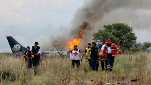 Momentul prăbuşirii avionului în Mexic, surprins de un pasager (VIDEO)