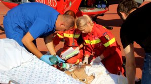 A căzut de la 4 metri înălţime. Un bărbat, transportat cu un elicopter SMURD din Sângerei la Chișinău (FOTO)