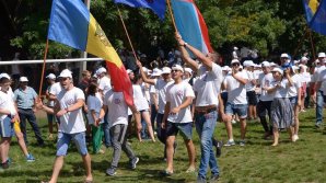 Fotbal, volei și jocuri intelectuale. Cum s-au distrat tinerii în lupta pentru Trofeul Democraţiei