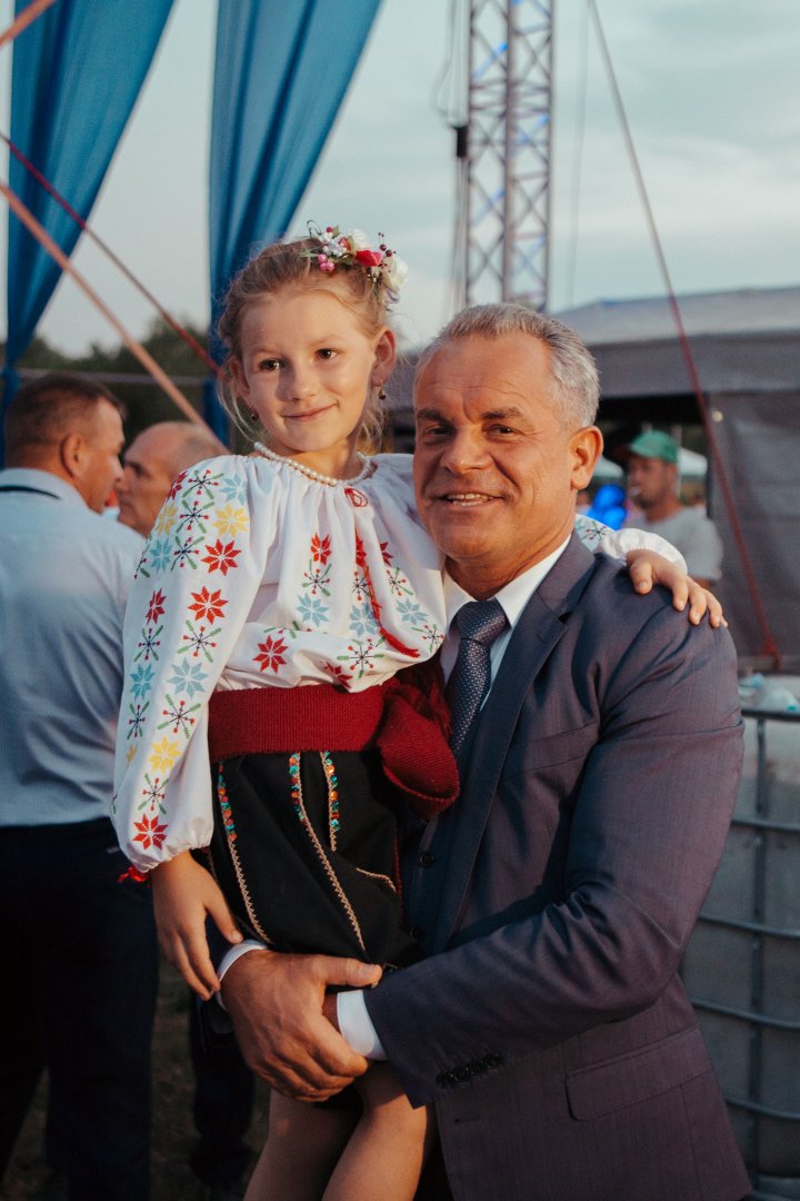 La Cristeşti şi Valea-Trestieni a fost sărbătorit hramul satului. Vlad Plahotniuc i-a felicitat personal pe localnici (FOTOREPORT)