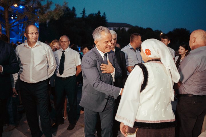 La Cristeşti şi Valea-Trestieni a fost sărbătorit hramul satului. Vlad Plahotniuc i-a felicitat personal pe localnici (FOTOREPORT)