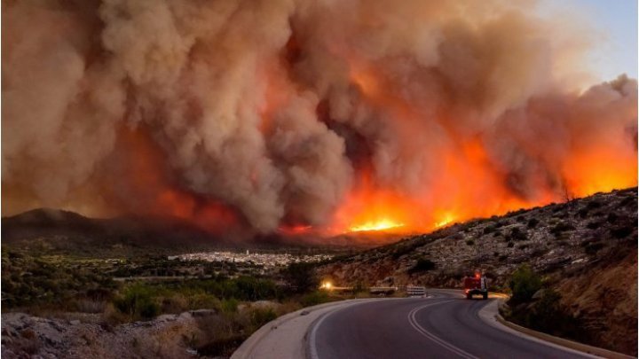 Un nou bilanţ: 96 de persoane şi-au pierdut viaţa în incendiile din Grecia