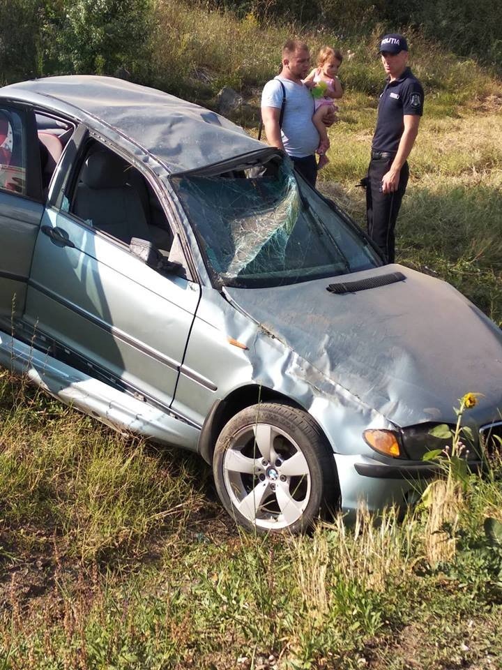 Accident rutier pe drumul spre Orhei. O maşină s-a RĂSTURNAT (FOTO/VIDEO)