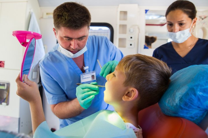 Circa şase mii de persoane, examinate în două săptămâni de la lansarea Campaniei Un doctor pentru tine (FOTO)