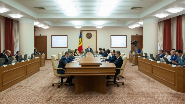 Guvernul a aprobat simplificarea desfășurării activității de comerț interior și activității de întreprinzător