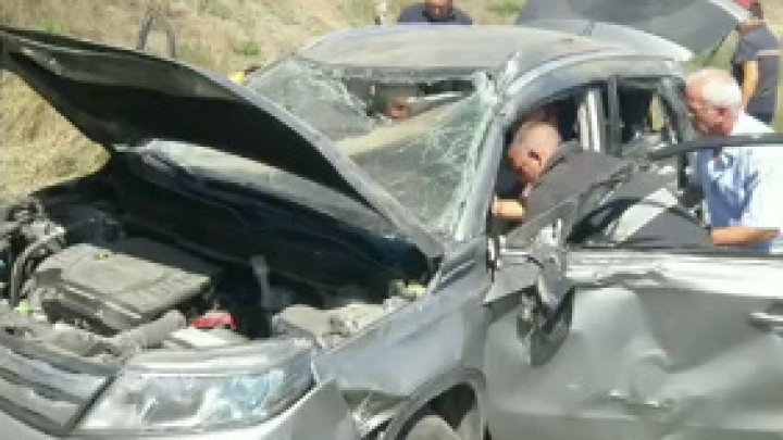 Accident cumplit la Căuşeni: O maşină a fost lovită de tren. Un mort şi 3 răniţi