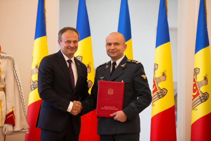 24 de personalităţi din ţară, DECORATE cu distincţiile parlamentului de ZIUA INDEPENDENŢEI Republicii Moldova (GALERIE FOTO)