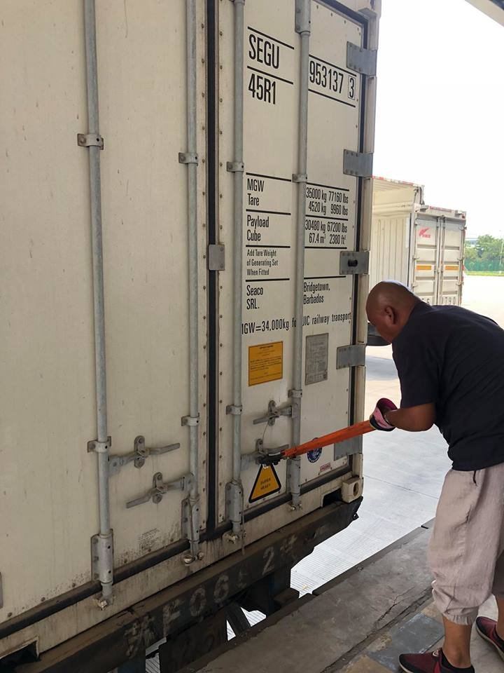 15 mii de sticle de vin premium din Moldova, în valoare de 60 de mii de dolari, au ajuns înghețate în China (FOTO)