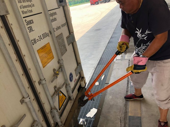 15 mii de sticle de vin premium din Moldova, în valoare de 60 de mii de dolari, au ajuns înghețate în China (FOTO)