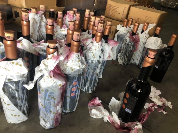 15 mii de sticle de vin premium din Moldova, în valoare de 60 de mii de dolari, au ajuns înghețate în China (FOTO)