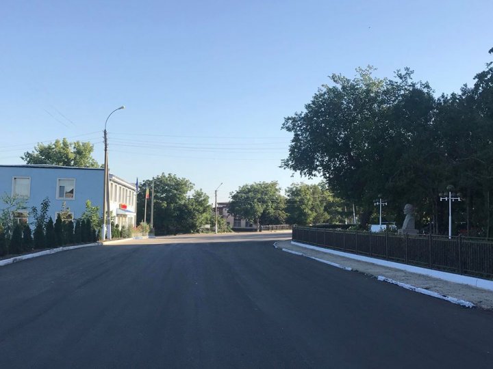 Într-un sat din Floreşti se repară alt drum decât cel solicitat de locuitori. Gaburici a intervenit pentru a clarifica situaţia