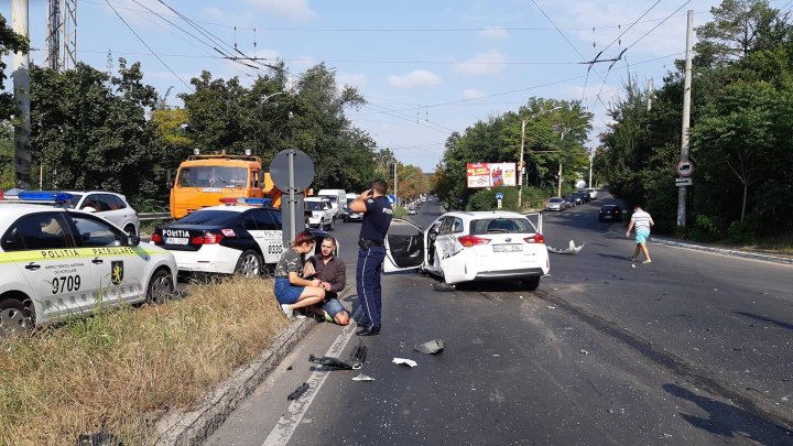 ACCIDENT ÎN LANȚ în Capitală. Un șofer beat a lovit mai multe mașini. Trei persoane rănite (FOTO/VIDEO)