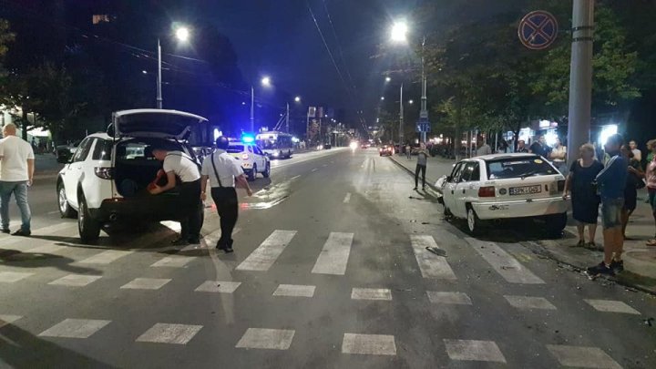 ACCIDENT VIOLENT în Capitală: Care este starea celor doi tineri care au fost răniți (VIDEO/FOTO)