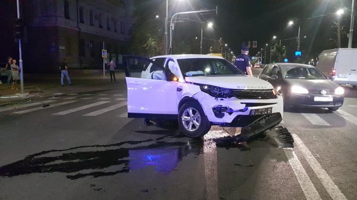 ACCIDENT VIOLENT în Capitală: Care este starea celor doi tineri care au fost răniți (VIDEO/FOTO)