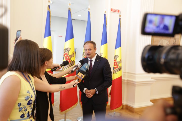 24 de personalităţi din ţară, DECORATE cu distincţiile parlamentului de ZIUA INDEPENDENŢEI Republicii Moldova (GALERIE FOTO)