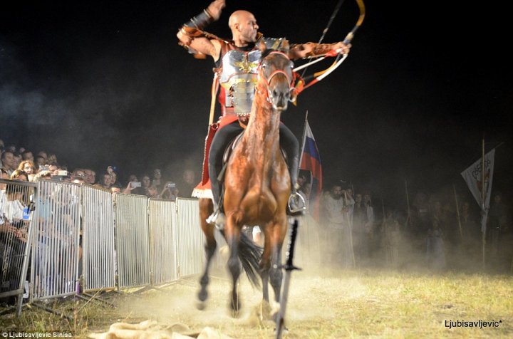 LUPTE MEDIEVALE ÎN SERBIA. La campionat au participat peste 600 de luptători din 17 țări