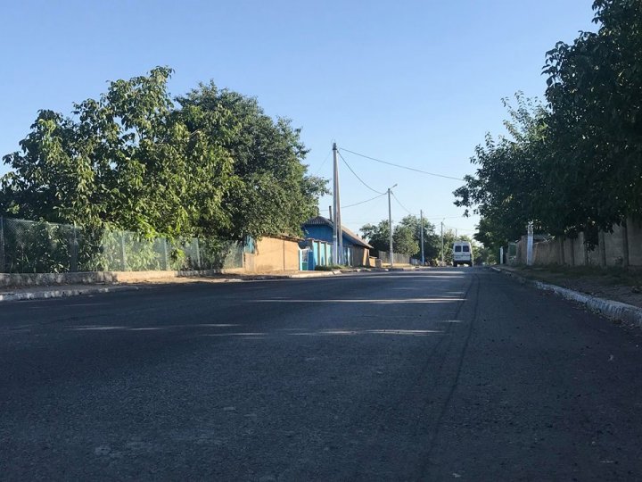 Într-un sat din Floreşti se repară alt drum decât cel solicitat de locuitori. Gaburici a intervenit pentru a clarifica situaţia