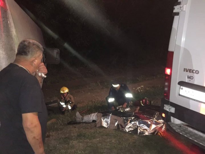 IMAGINI DRAMATICE. Trei MORŢI și 13 RĂNIŢI într-un ACCIDENT TERIBIL la Ștefan Vodă