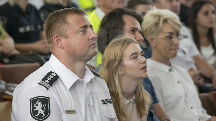 BUNICII, DE VEGHE LA ZEBRE! Vârstnicii vor avea grijă de siguranţa copiilor în preajma şcolilor (FOTOREPORT)