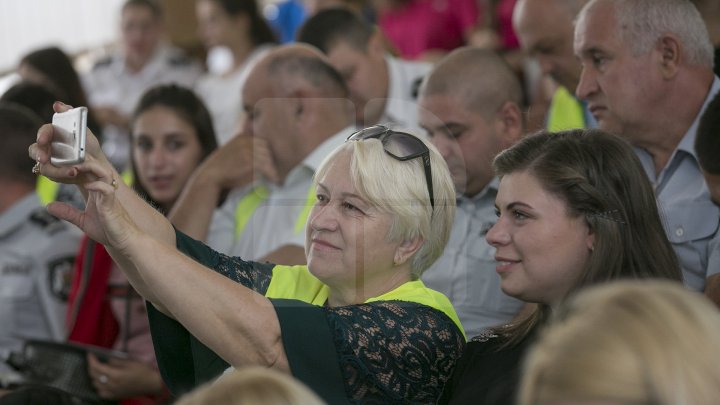 BUNICII, DE VEGHE LA ZEBRE! Vârstnicii vor avea grijă de siguranţa copiilor în preajma şcolilor (FOTOREPORT)