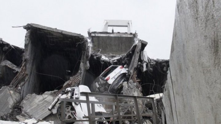 Viaductul autostrăzii A10 din Genova s-a prăbușit. Mai multe mașini au căzut de pe pod. 35 persoane, decedate (FOTO)