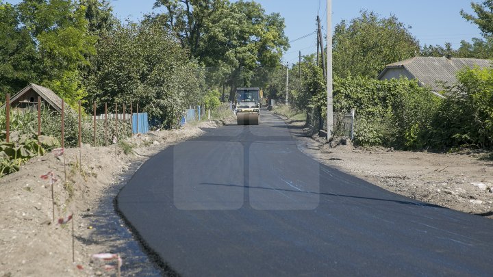 Proiectul Drumuri bune a ajuns la Edineţ. Au fost renovate străzile din 28 de localităţi (FOTOREPORT)