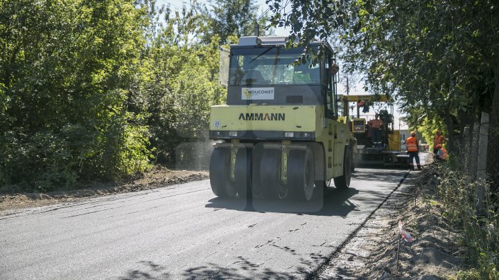 Proiectul Drumuri bune a ajuns la Edineţ. Au fost renovate străzile din 28 de localităţi (FOTOREPORT)