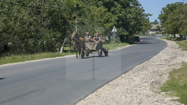 Proiectul Drumuri bune a ajuns la Edineţ. Au fost renovate străzile din 28 de localităţi (FOTOREPORT)