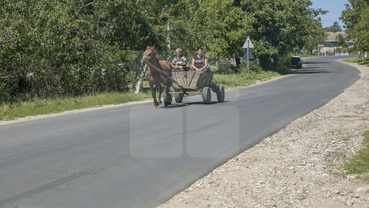 Proiectul Drumuri bune a ajuns la Edineţ. Au fost renovate străzile din 28 de localităţi (FOTOREPORT)